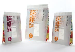 Sānu galset plakanas apakšas somas par riekstiem uzkodas